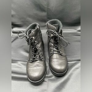 Brand New Torrid Wide Width sweater Black  Combat Boots size 11WW (SB1)